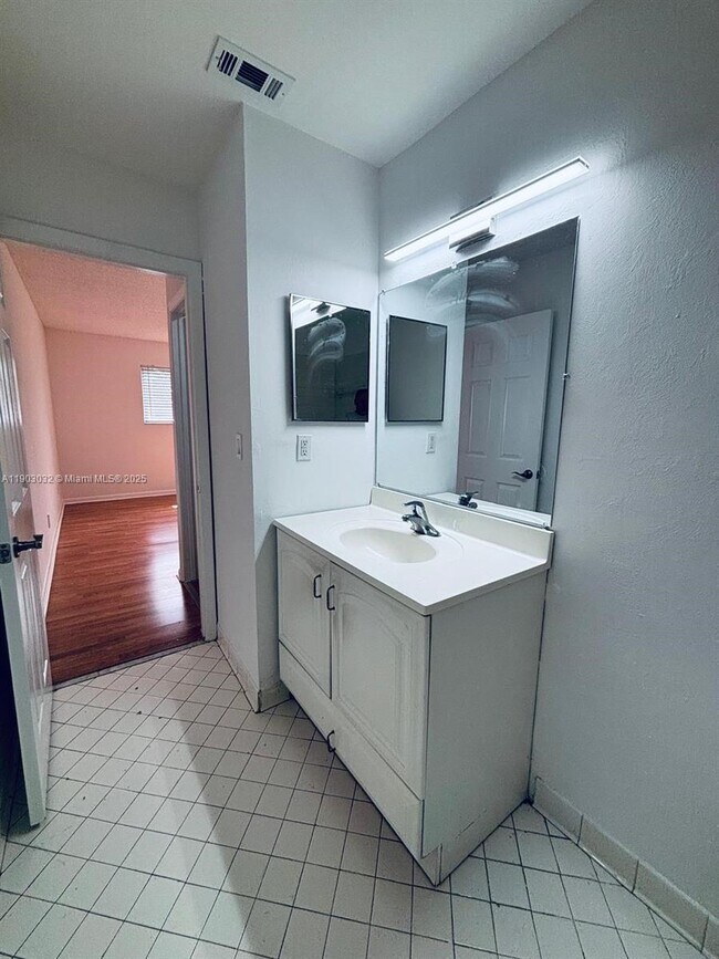 Building Photo - 3453 NW 44th St