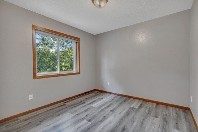 Building Photo - 9641 Meadow Ln