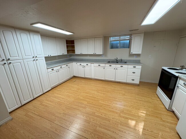 Building Photo - 1758 Myers Ln