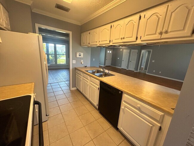 Building Photo - 2825 Briarcliff Rd