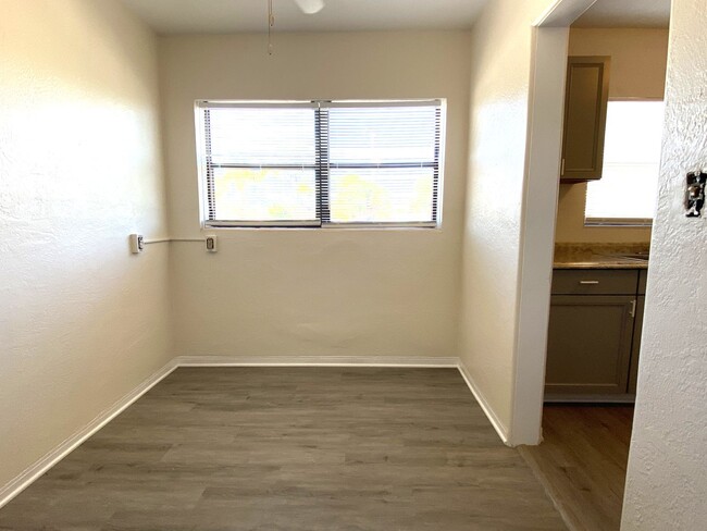 Building Photo - Remodeled 1 Bedroom Beachside Apartment wi...