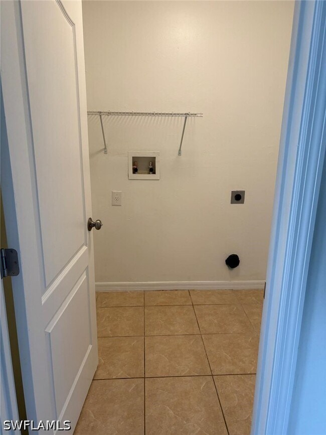 Building Photo - 434 NE 5th Ave