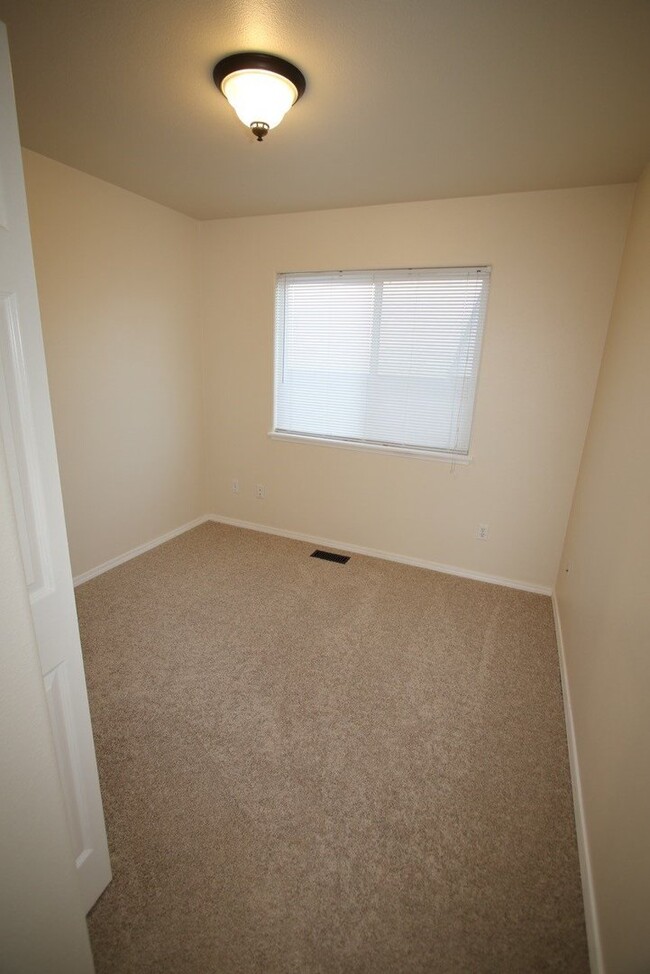 Building Photo - 3 Bedroom Condo in South Anchorage!