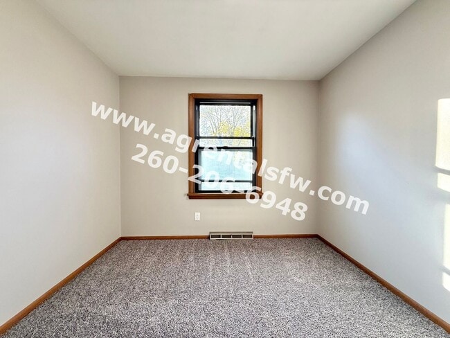 Building Photo - 3 Bedroom House