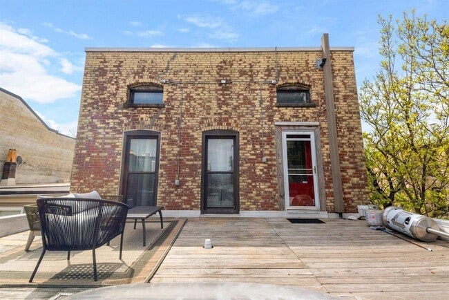 Building Photo - 46 Irving St