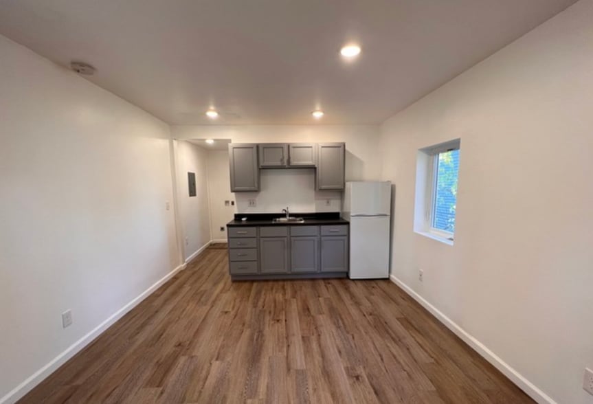 Building Photo - 947 Woodmere Ave