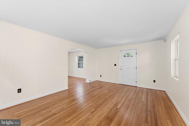 Building Photo - 9 N Greenbrier St