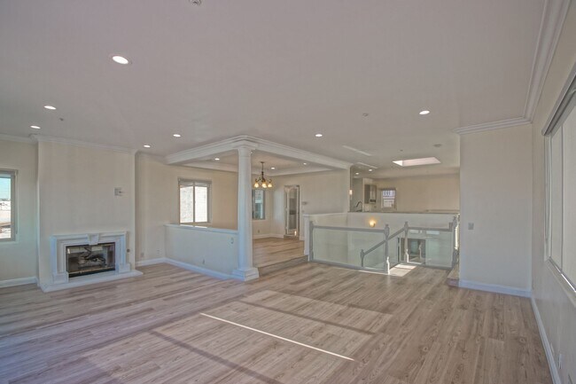 Building Photo - 301 35th St