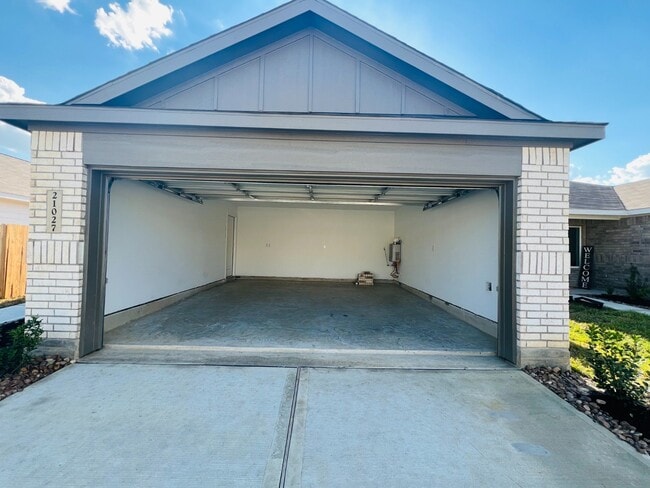 Building Photo - 21027 Newberry Grv Ln