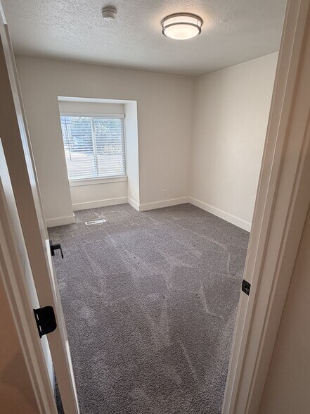 Building Photo - 2750 S 2000 E