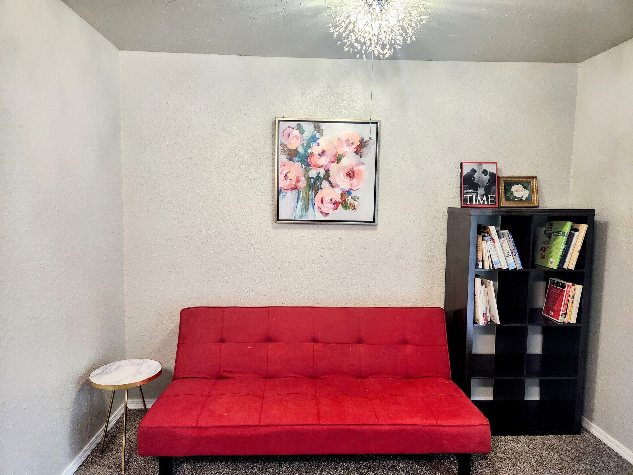 Reading room - 4716 Hemlock Cir