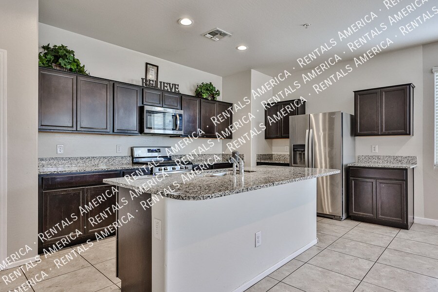 Building Photo - 30938 W Mitchell Dr