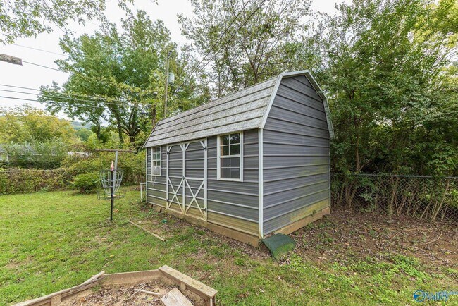 Building Photo - 816 Giles Dr NE