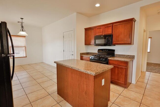 Building Photo - 831 W Calle Valenciana