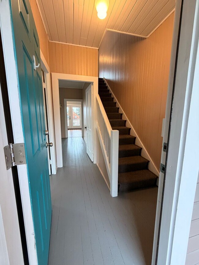 Building Photo - 3356/3372/3376 Franklin Ave.