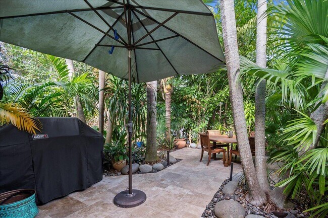 Building Photo - 2379 Treasure Isle Dr