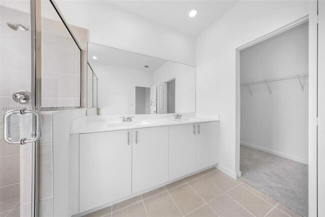 Building Photo - 2751 SE 25th Ave