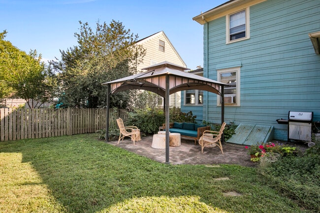 Building Photo - 37 Harmon St