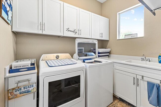 Building Photo - 8568 Shr Lk Dr