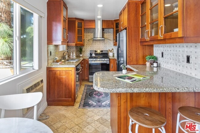 Building Photo - 1154 S Barrington Ave