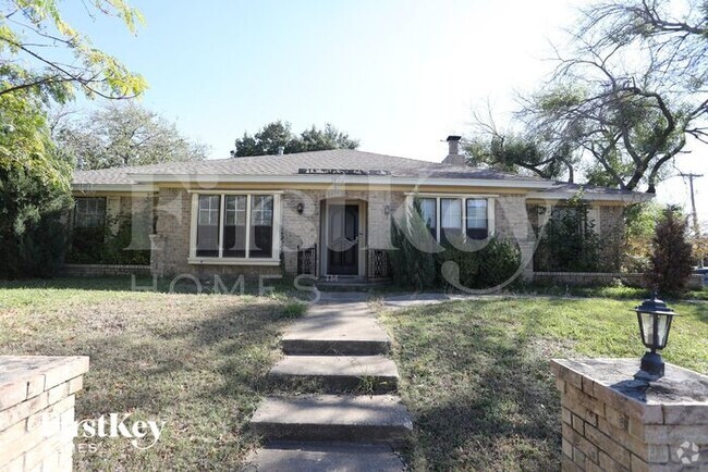 Building Photo - 1600 Norwood Dr