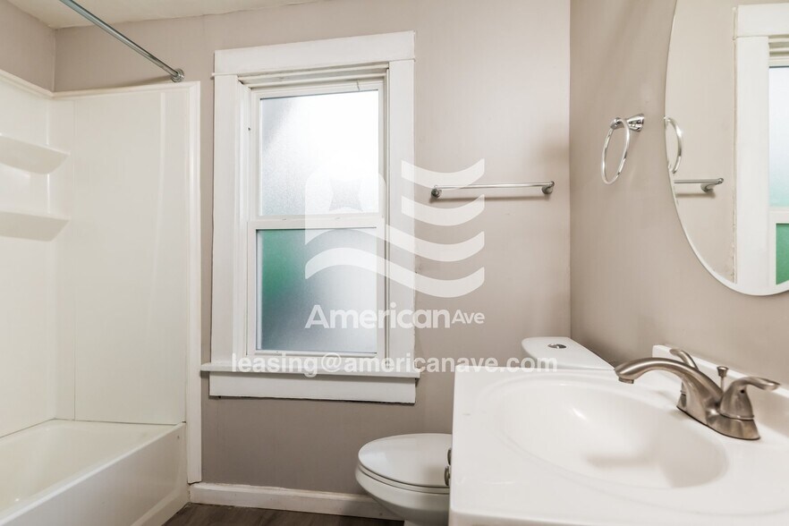 Building Photo - 329 Pointview Ave