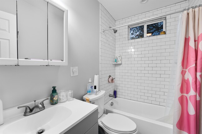 Building Photo - 14 W 19th St