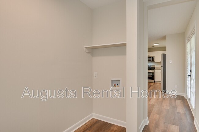 Building Photo - 1406 Ridgewood Dr