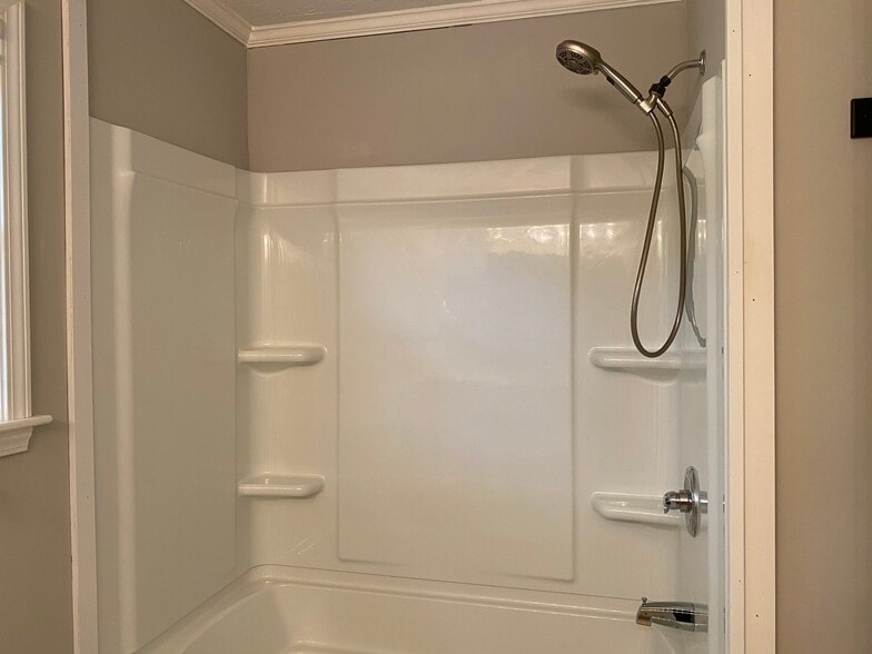 Building Photo - 335 E 17th St