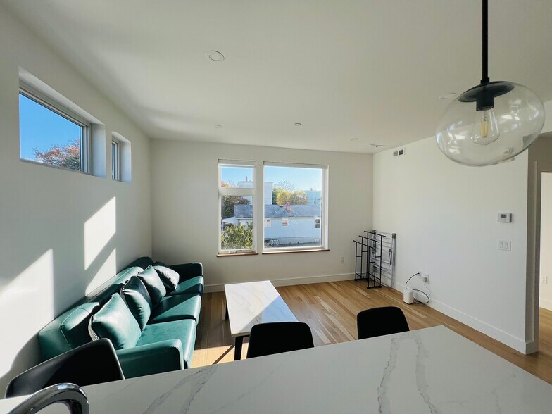 Building Photo - 28 South St