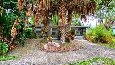 Building Photo - 2686 Sunset Dr