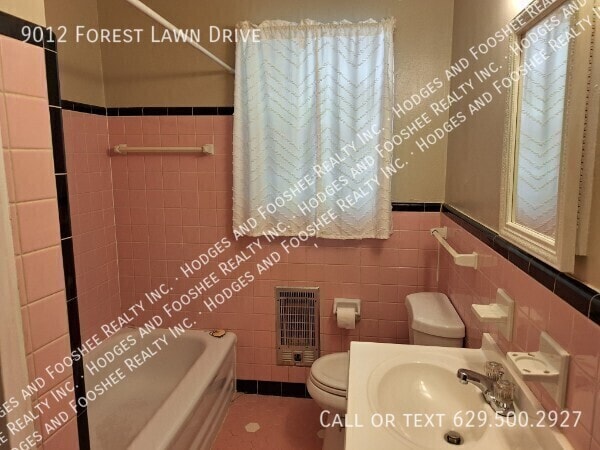Building Photo - 9012 Forest Lawn Dr
