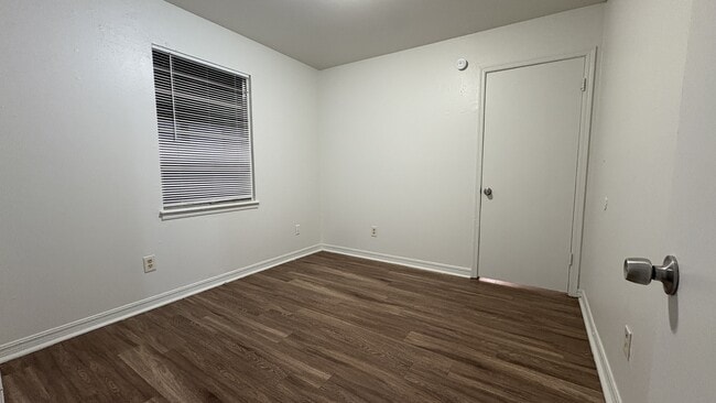 Building Photo - 5421 S Lee Ave