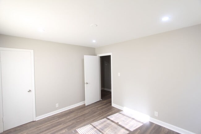 Building Photo - Cute ! Cute! Cute! New on the Market and Newly Renovated!