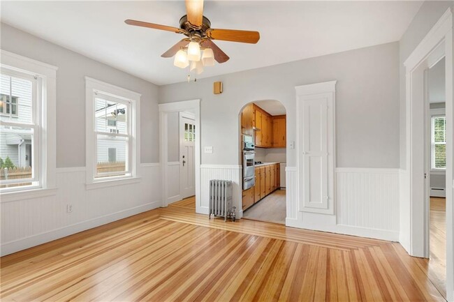 Building Photo - 113 Maple Ave