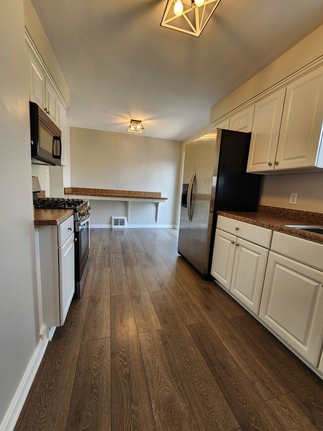 Building Photo - Gorgeous 3 Bedroom Home For Rent in Garfie...