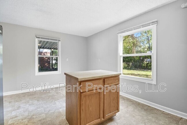 Building Photo - 3639 Richelieu Rd