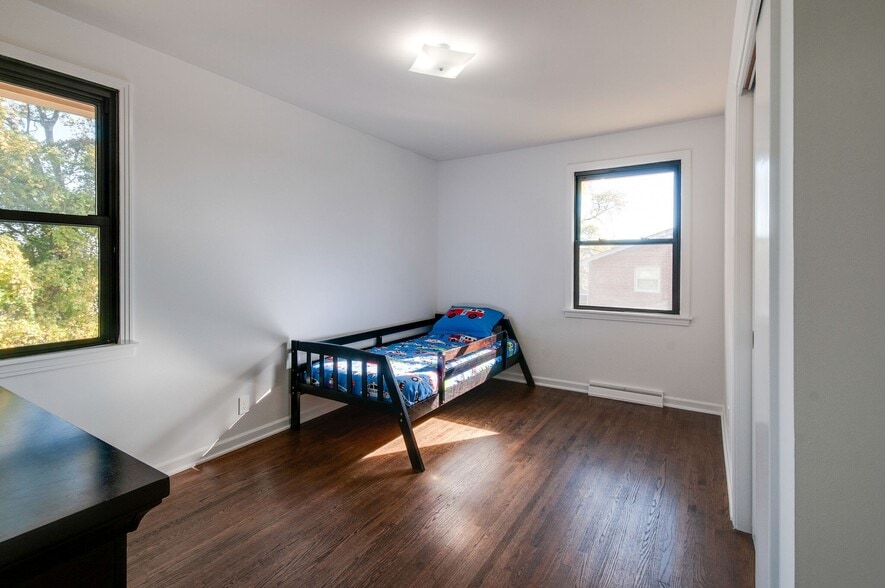 Bedroom 2 - upstairs - 930 Havenhill Dr