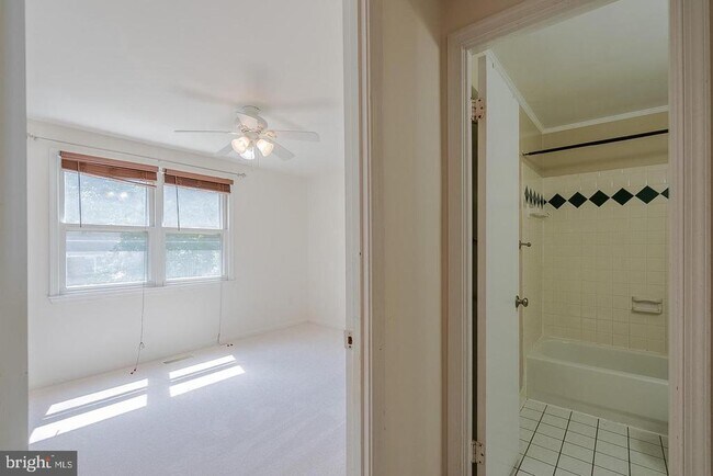 Building Photo - 3048 Silent Valley Dr