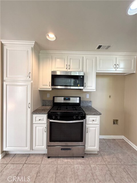 Building Photo - 32001 Lazy Glen Ln