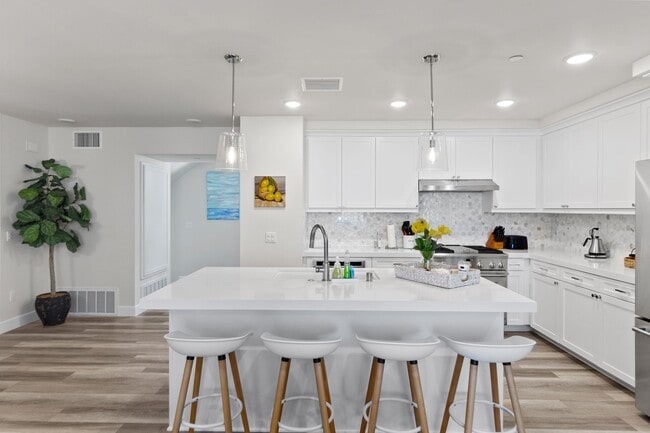 Building Photo - Available February! Upscale Carlsbad Townhome - 2 Blocks to the beach