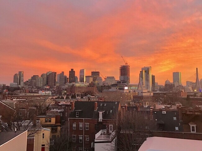 Building Photo - 64 Chestnut St