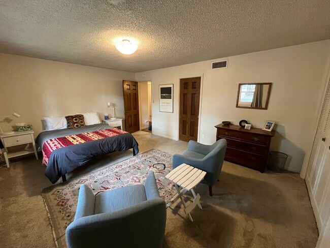 Building Photo - Lease Takeover Starting June 1st | Spacious 5-Bedroom Home Near Downtown Flagstaff