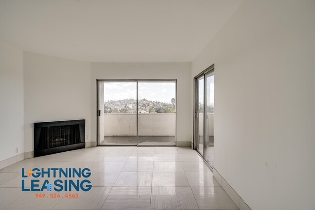 Building Photo - 3949-3945 Los Feliz Blvd