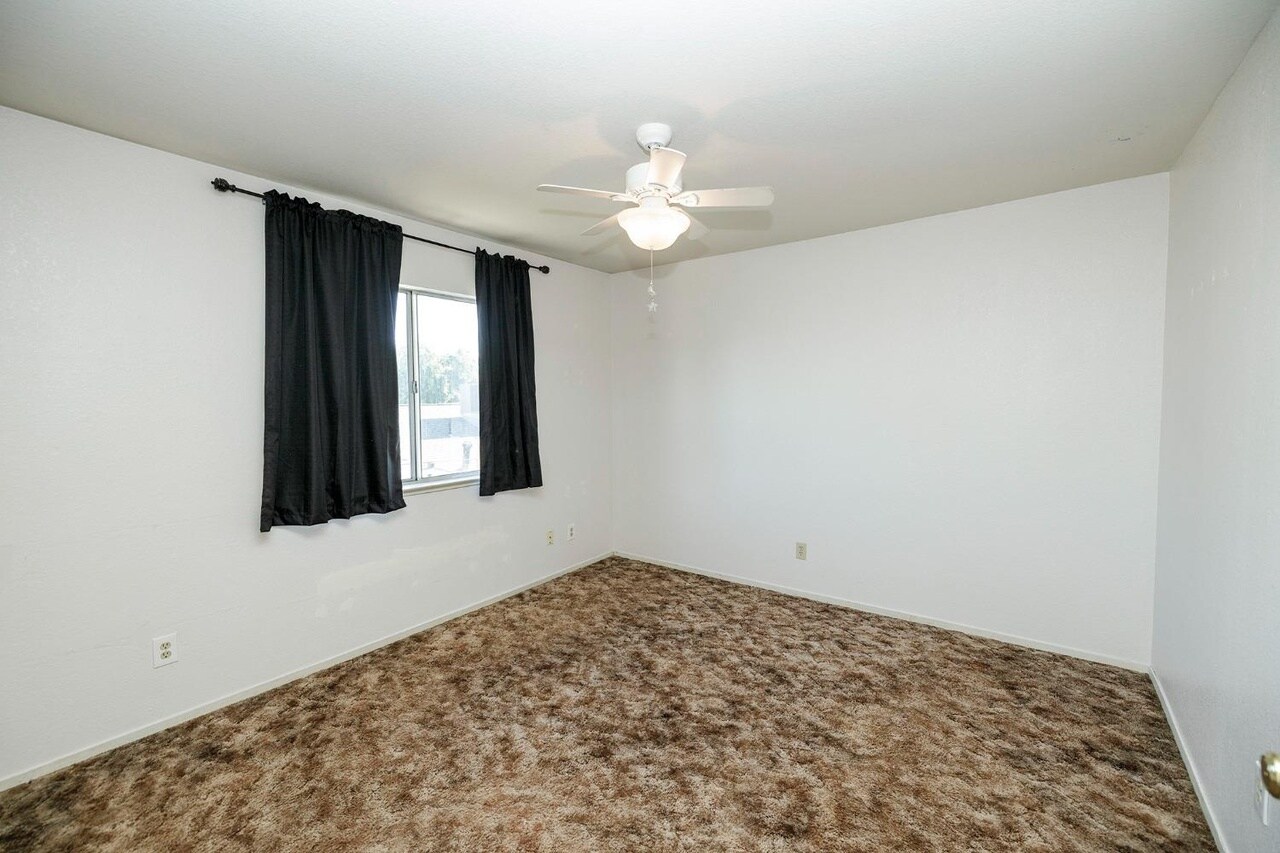 Building Photo - 1580 N Denair Ave