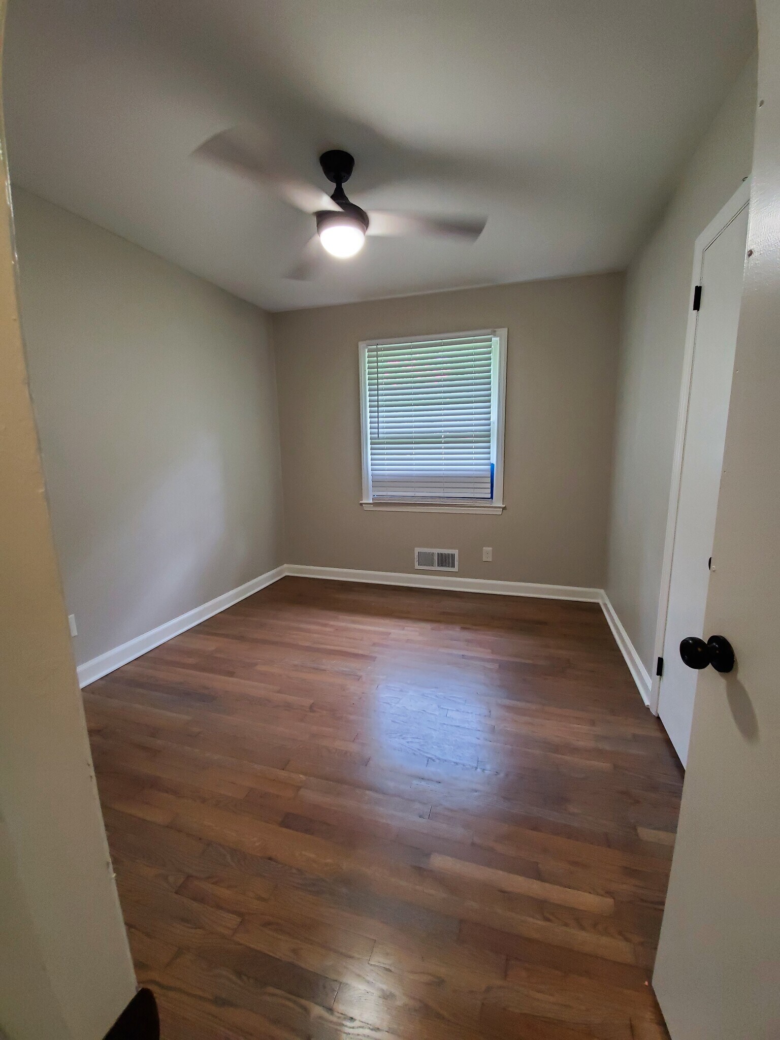 1st bedroom - 1518 Ashburton Rd