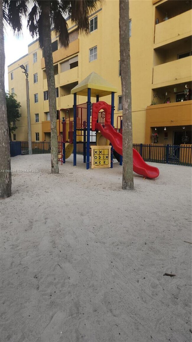 Building Photo - 8260 SW 149th Ct