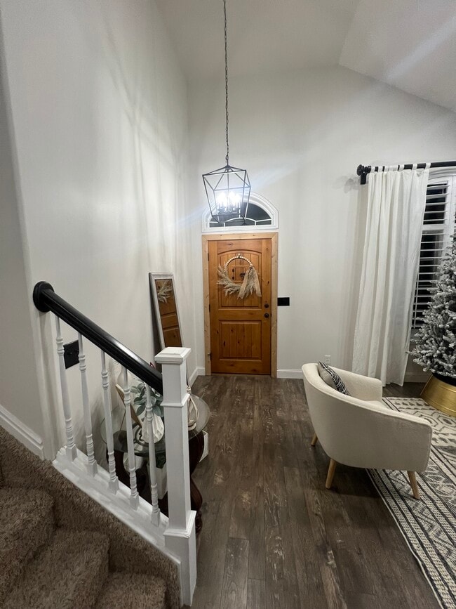 Building Photo - 31 W Mutton Hollow Rd