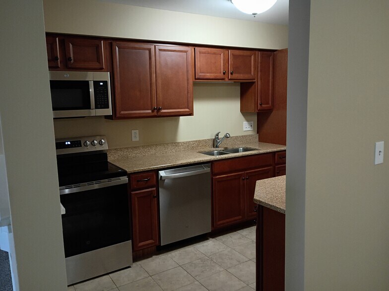Kitchen - 917 Madison St