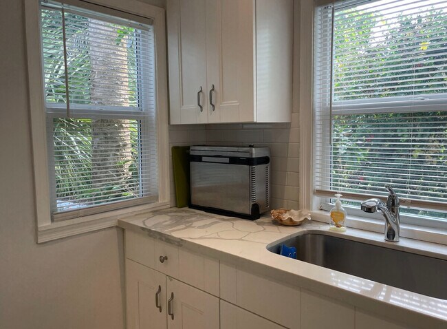 Building Photo - 310 30th St